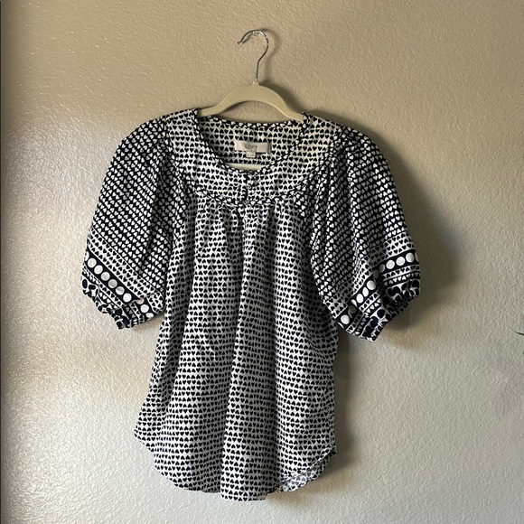 LOFT Tops - LOFT Black and White Patterned Puff-Sleeve Blouse